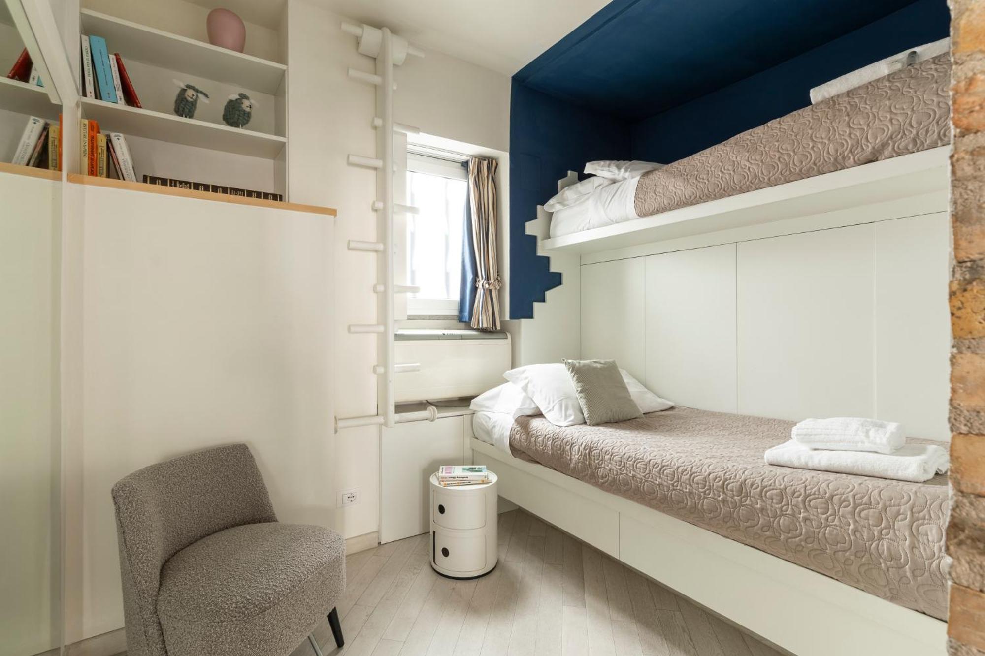 Trevi Charming Penthouse Apartment Рим Екстериор снимка
